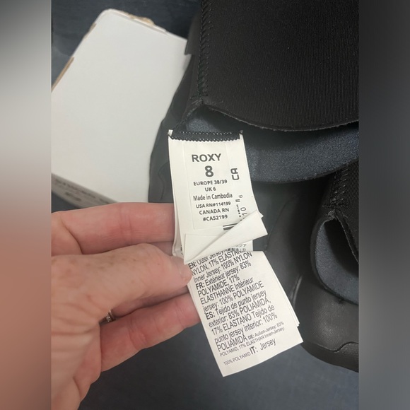 Roxy Syncro Series 3MM round toe wet suit shoes, size 8, NWT and box, never worn - Picture 10 of 13